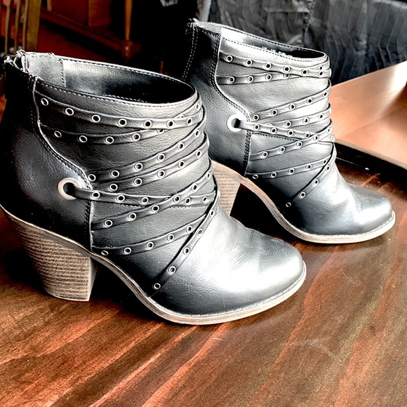 Fergalicious Shoes - Fergalicious WINDY Black Buckled Booties | sz 7.5